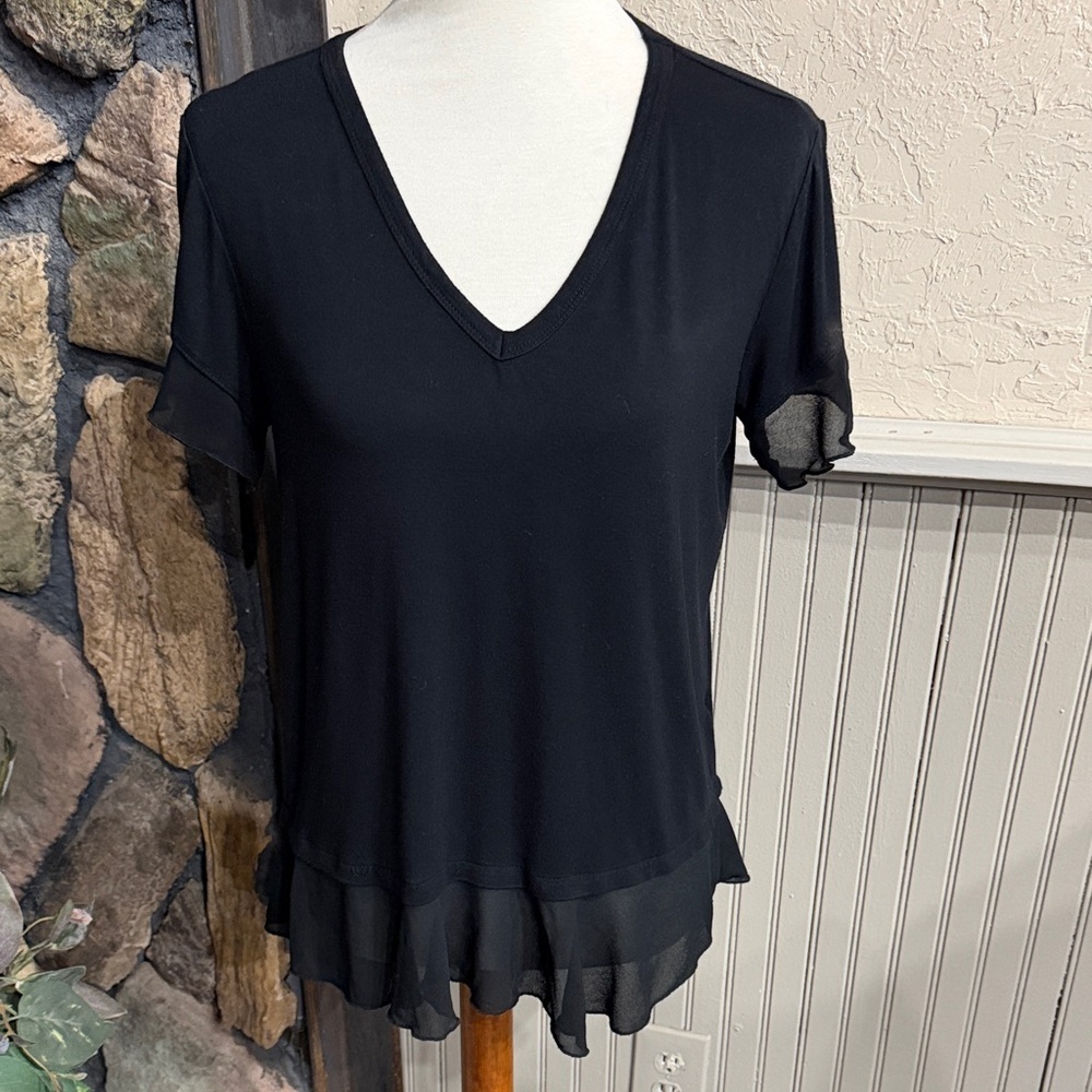 Kim & Cami Black V-Neck Short Sleeve Top